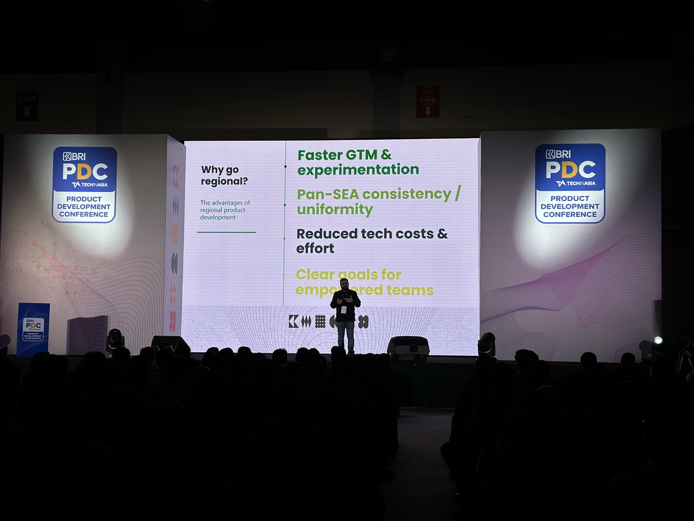 Panggung BRI Product Development Conference bersama Tech in Asia